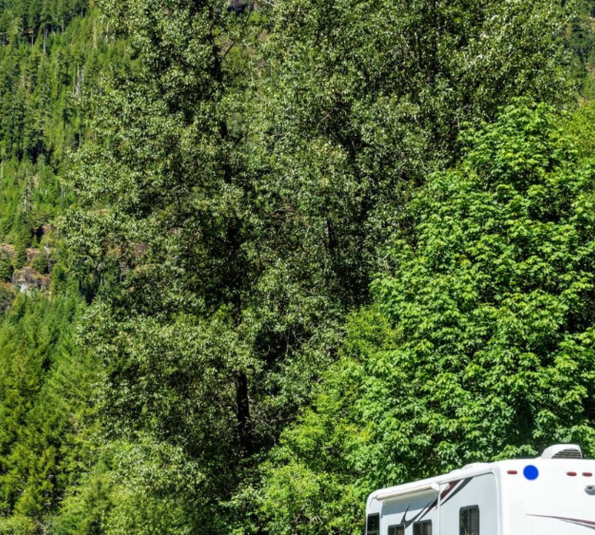 Pourquoi choisir un camping-car d'occasion et quelles garanties offre un concessionnaire ?