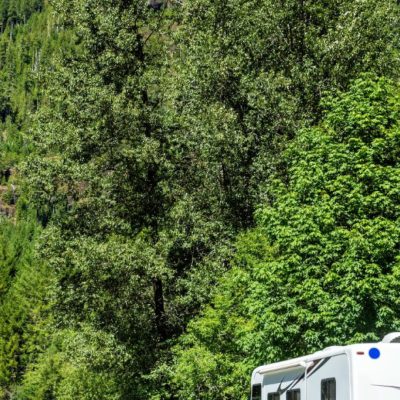 Pourquoi choisir un camping-car d'occasion et quelles garanties offre un concessionnaire ?